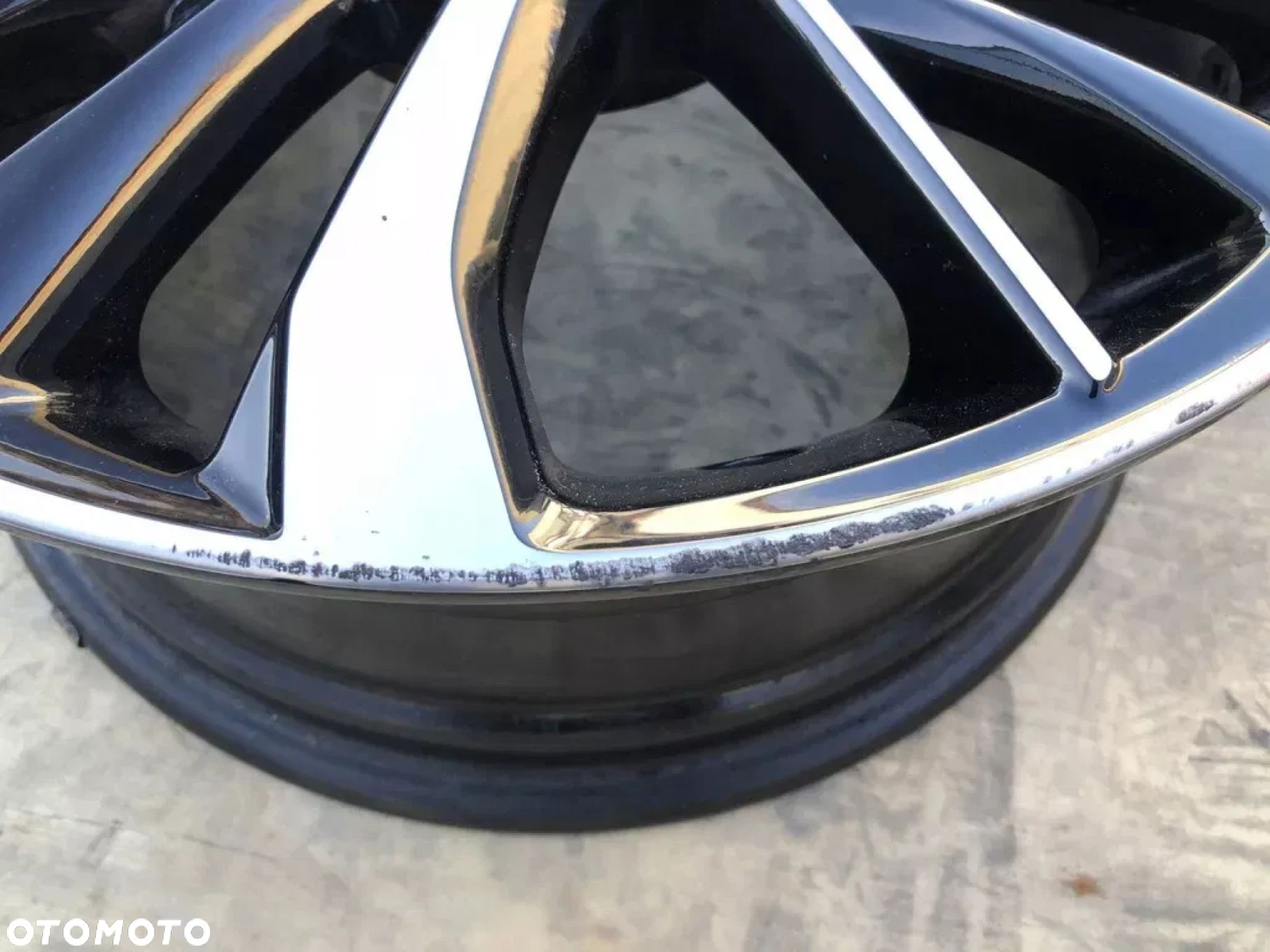 AVENSIS T27 COROLLA AURis felga 17 5x114,3 et39 - 2