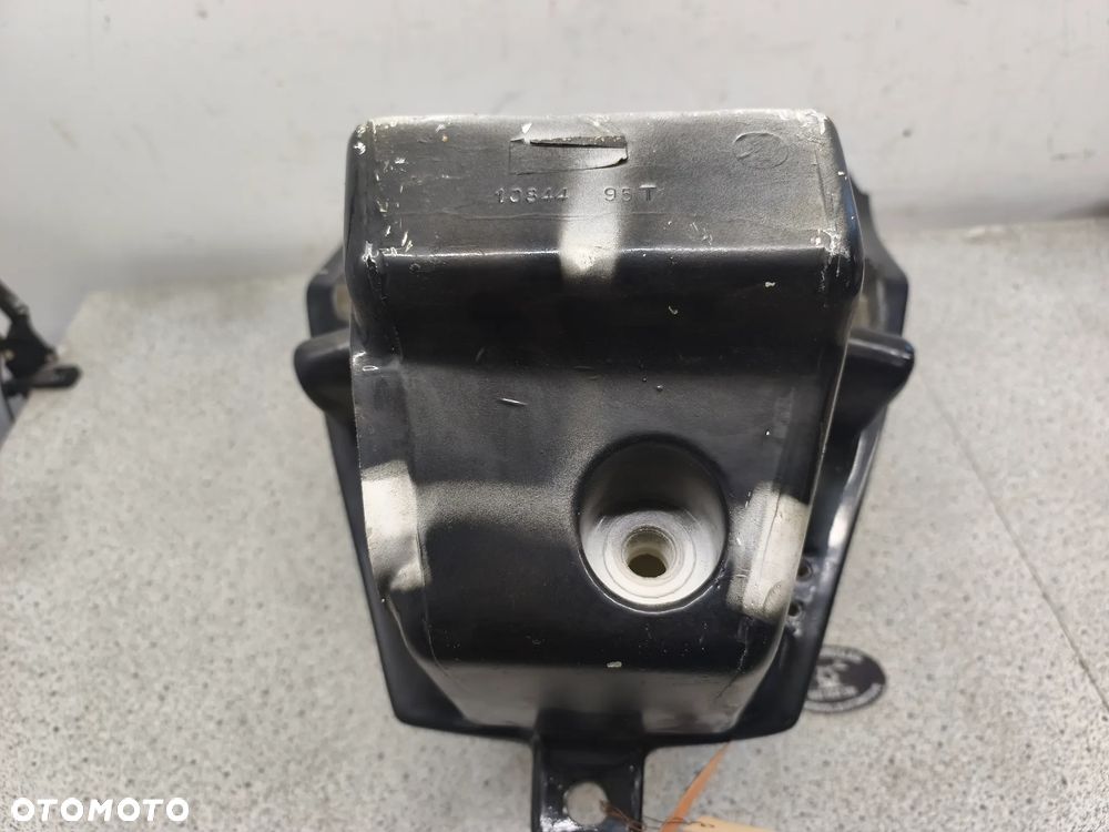 Bak, zbiornik paliwa Triumph Daytona 955i 955 - 18