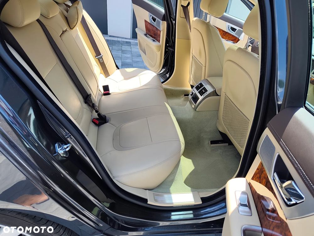 Jaguar XF 3.0 V6 S Luxury - 24
