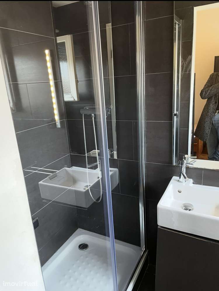 Quarto Individual em Arroios com wc privativo (entrada imediata) - Grande imagem: 3/7