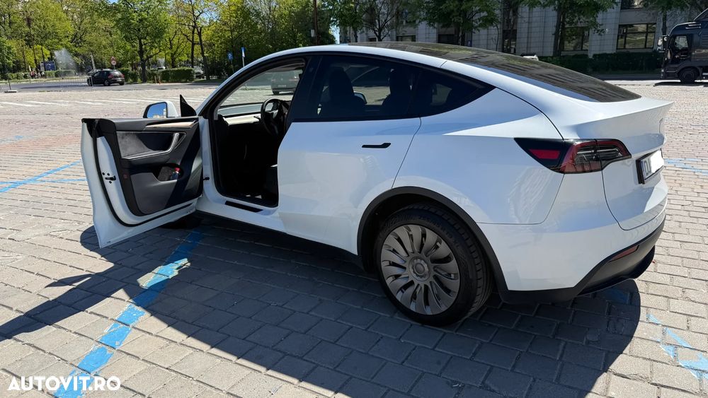 Tesla Model Y - 7