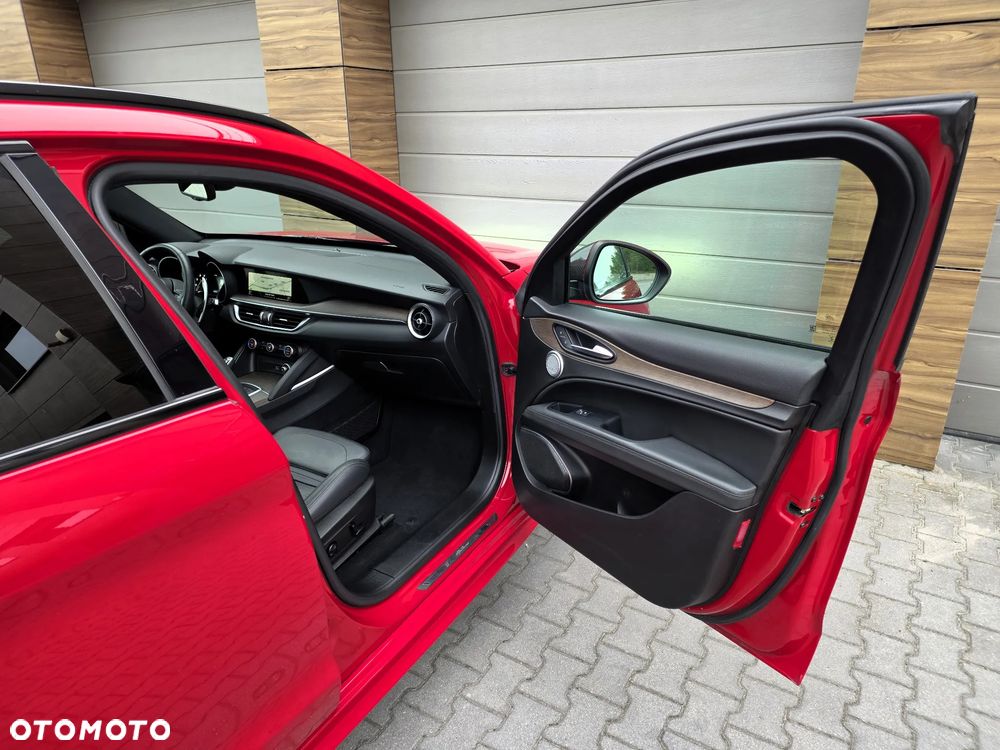 Alfa Romeo Stelvio 2.0 Turbo 16V AT8-Q4 First Edition - 26