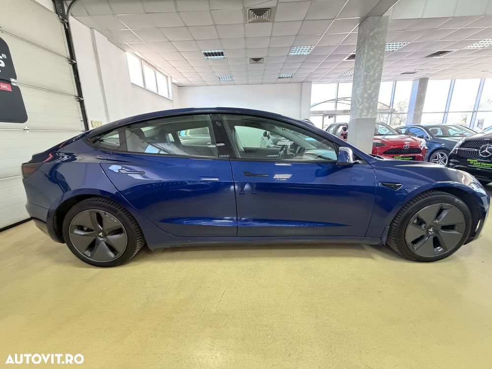 Tesla Model 3 - 8