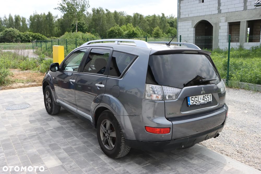 Mitsubishi Outlander 2.0 DID Instyle - 2