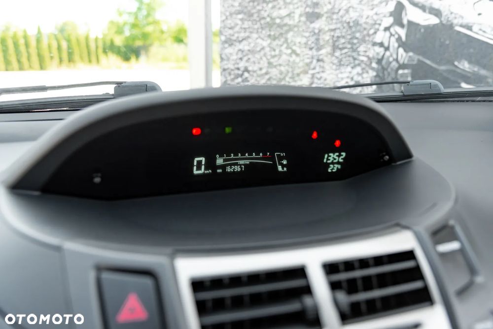 Toyota Yaris 1.33 VVT-i Executive - 32