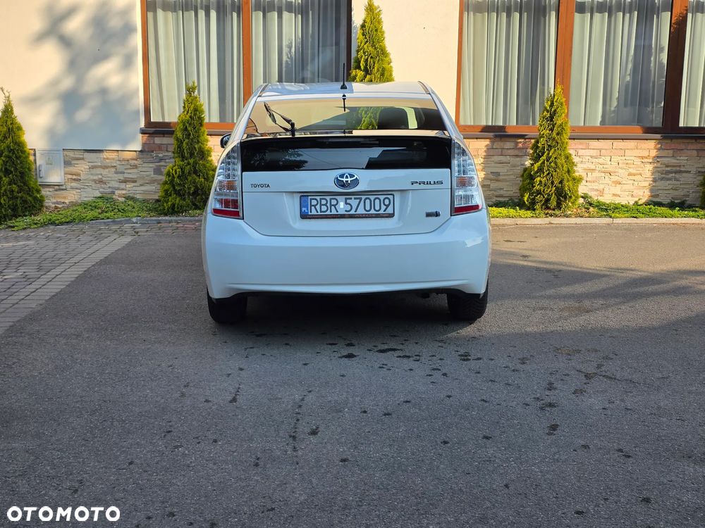 Toyota Prius (Hybrid) - 6