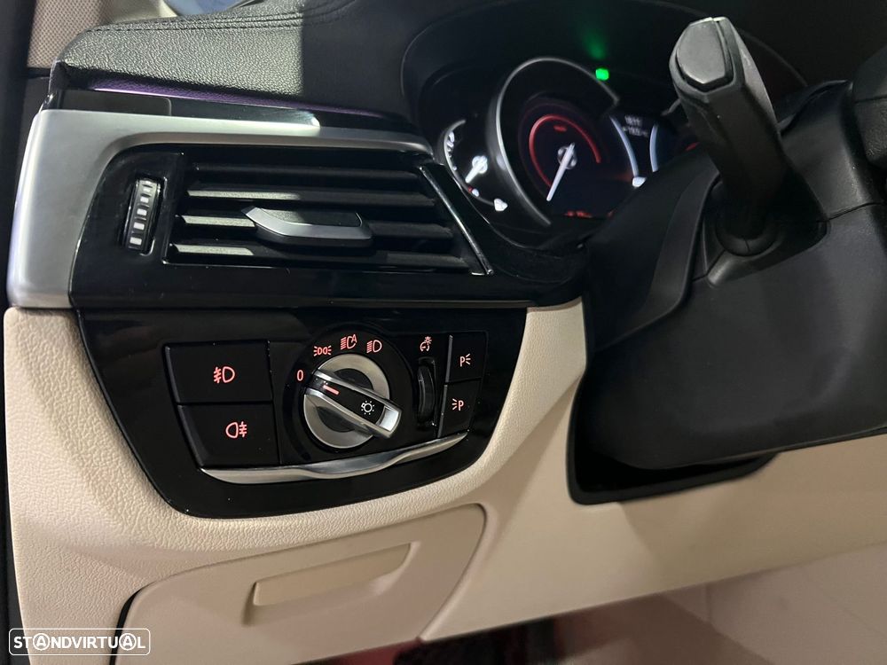 BMW 530 e iPerformance Line Luxury - 24