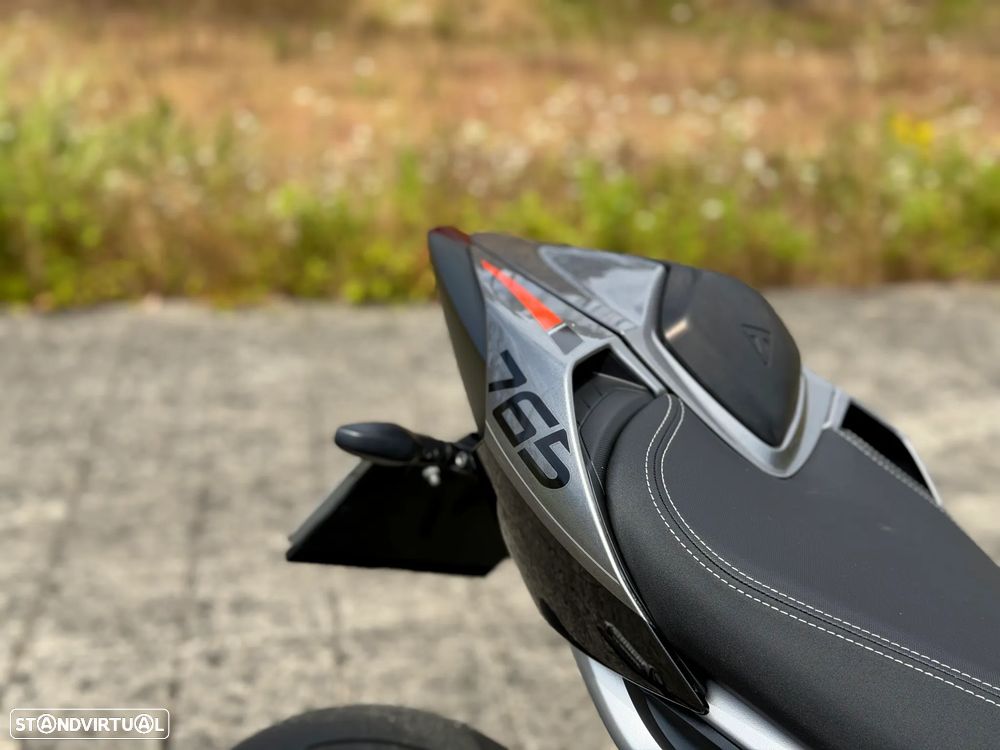 Triumph Street Triple 765 RS - 12