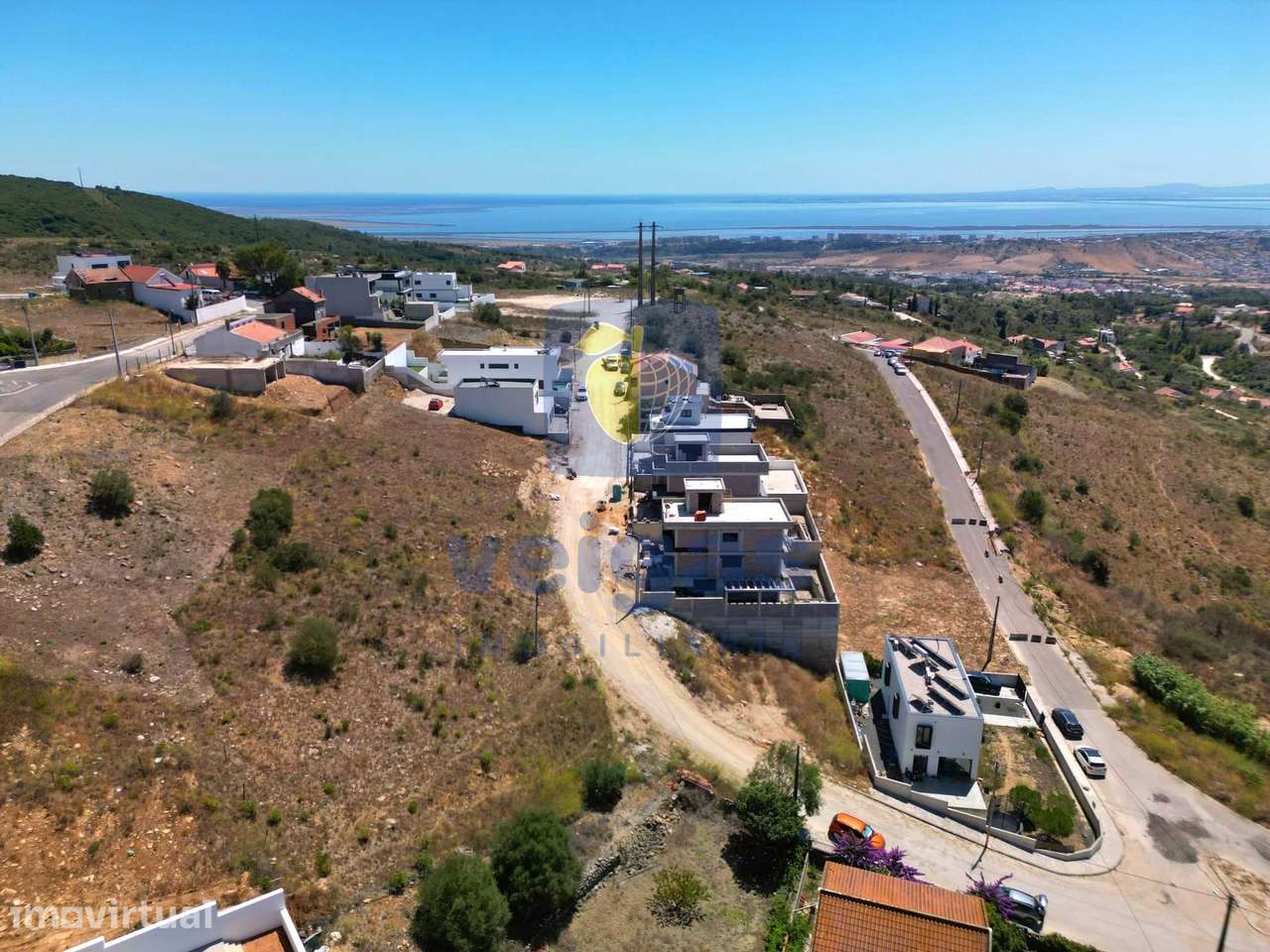 Terreno Urbano em Vialonga com Vista e Acessibilidade - Grande imagem: 4/24