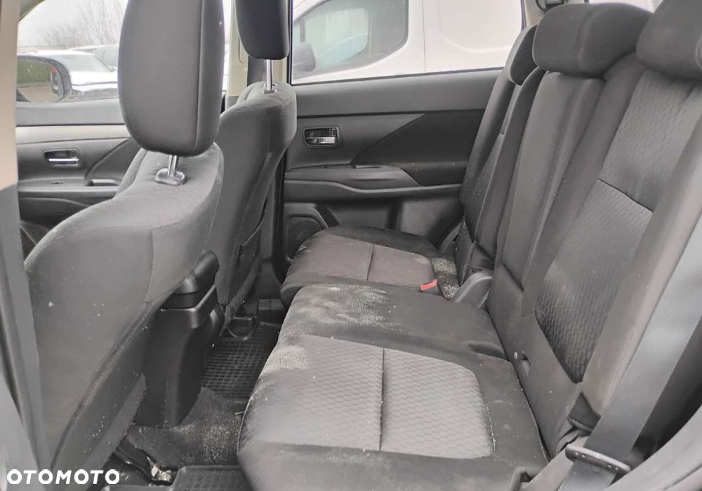 Mitsubishi Outlander - 10