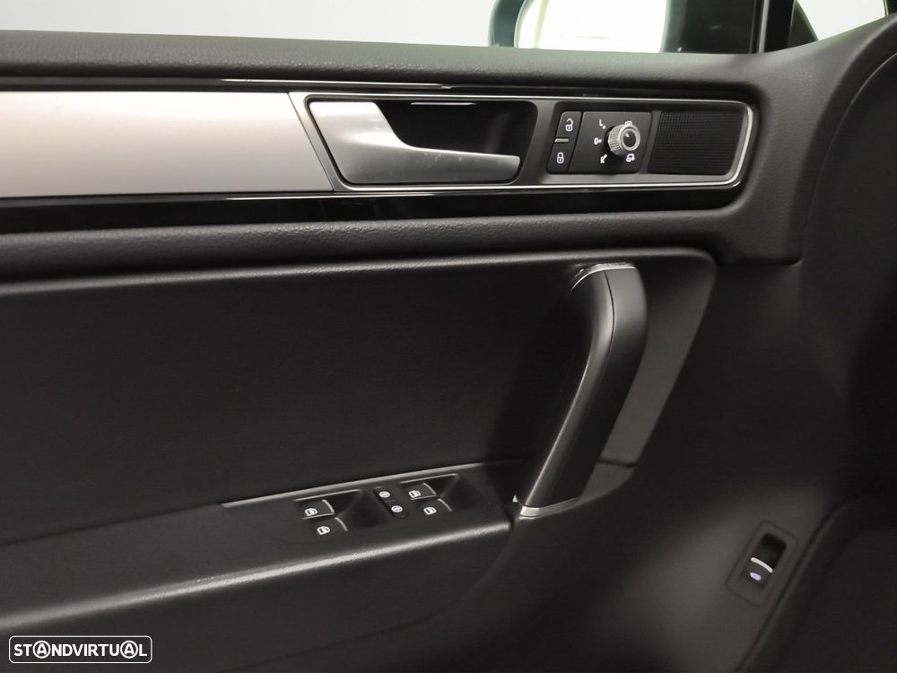 VW Touareg 3.0 TDI V6 Executive Edition - 14