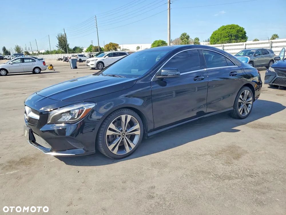 Mercedes-Benz CLA 250 4Matic 7G-DCT - 2