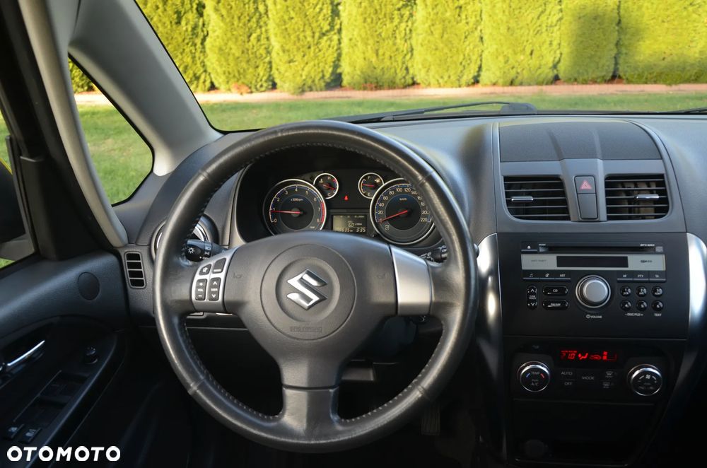 Suzuki SX4 1.6 Premium - 28