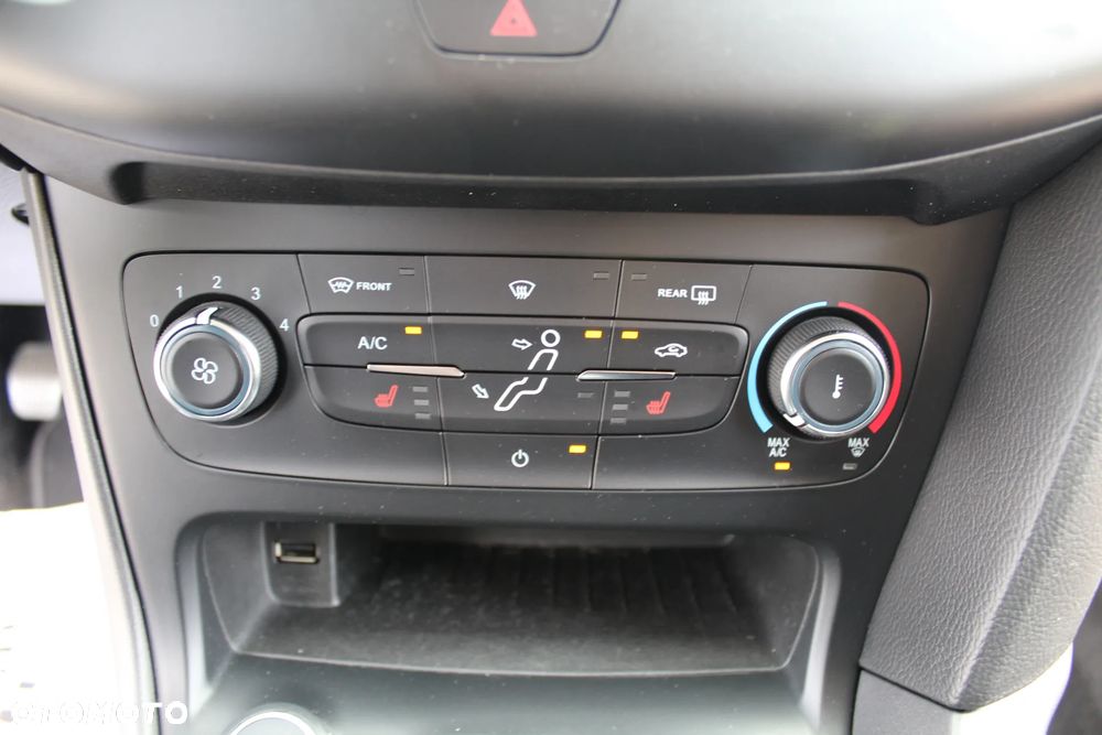 Ford Focus 1.0 EcoBoost 99g Titanium - 27