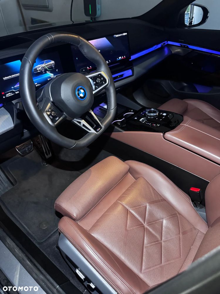 BMW Seria 5 550e xDrive PHEV - 13