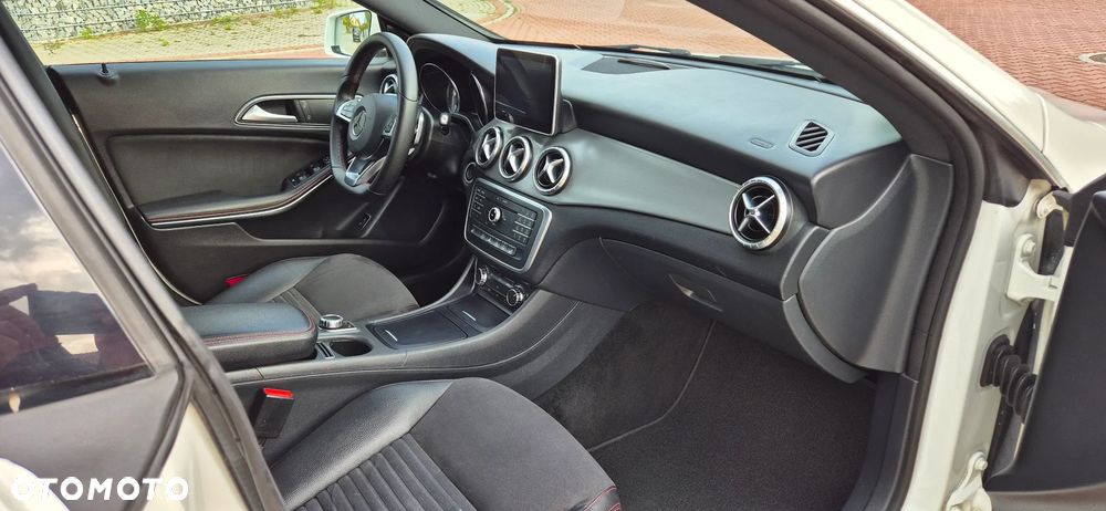 Mercedes-Benz CLA Shooting Brake 200 7G-DCT AMG Line - 20