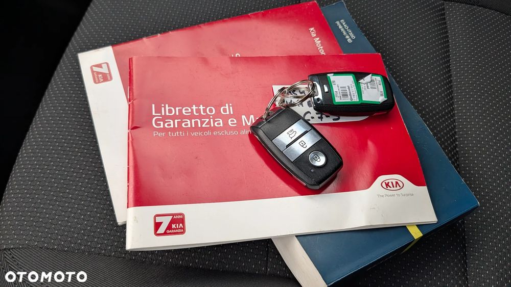 Kia Carens 1.6 GDI Attract - 24