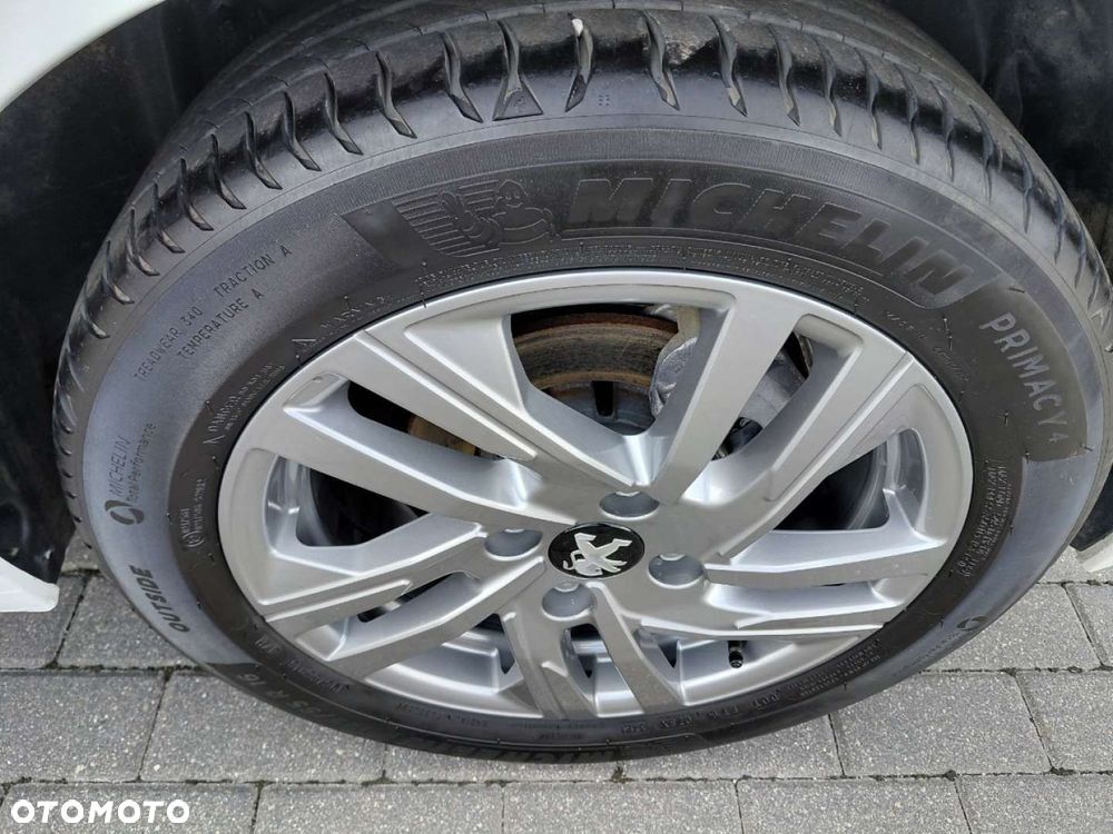 Peugeot 208 - 22