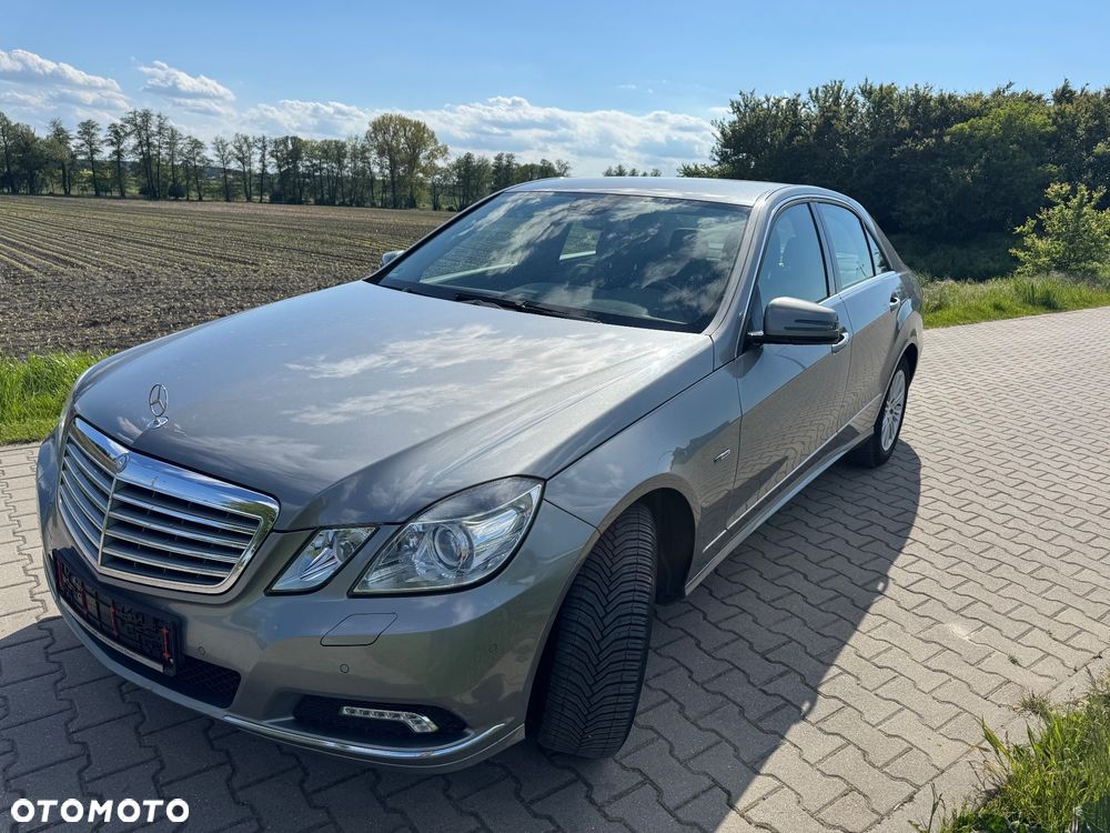 Mercedes-Benz Klasa E 250 BlueEFFICIENCY 7G-TRONIC Elegance - 12