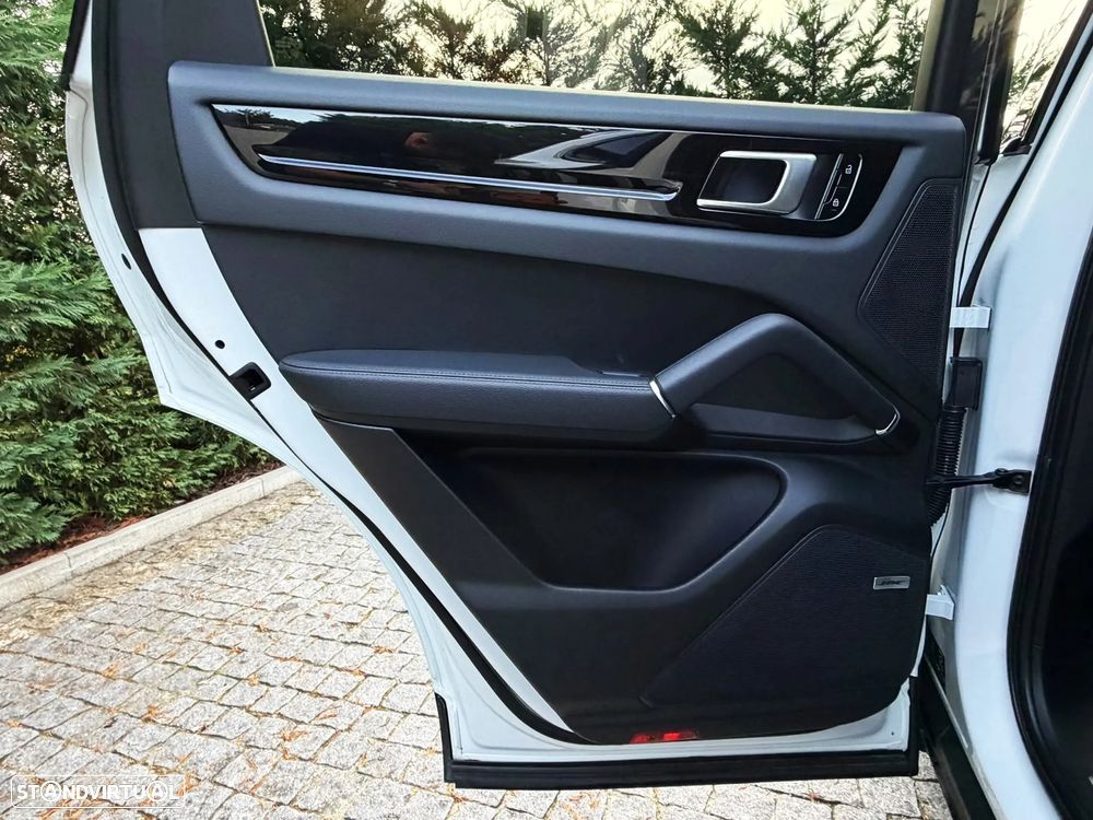 Porsche Cayenne E-Hybrid Tiptronic S Black Edition - 24
