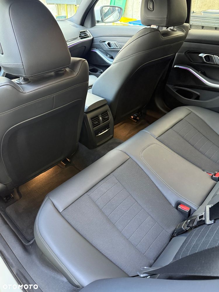 BMW Seria 3 318i Sport Line - 21