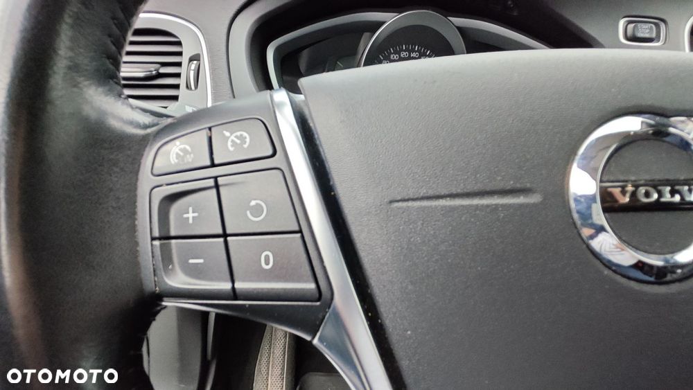 Volvo V40 D3 Drive-E SCR Momentum - 17