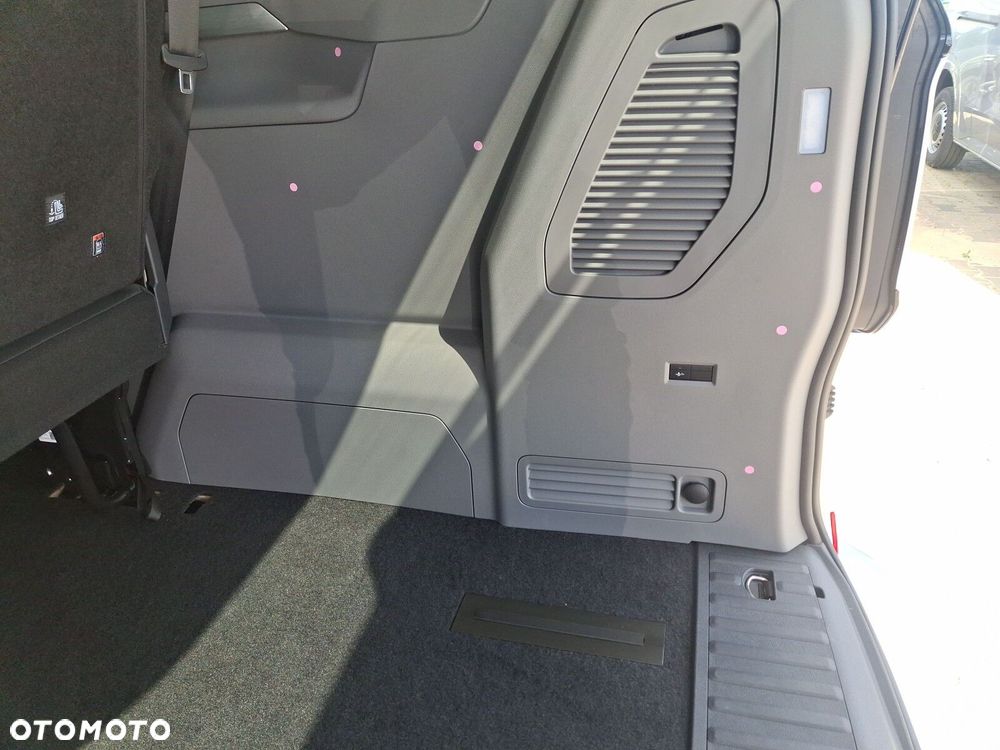 Volkswagen Caravelle - 18