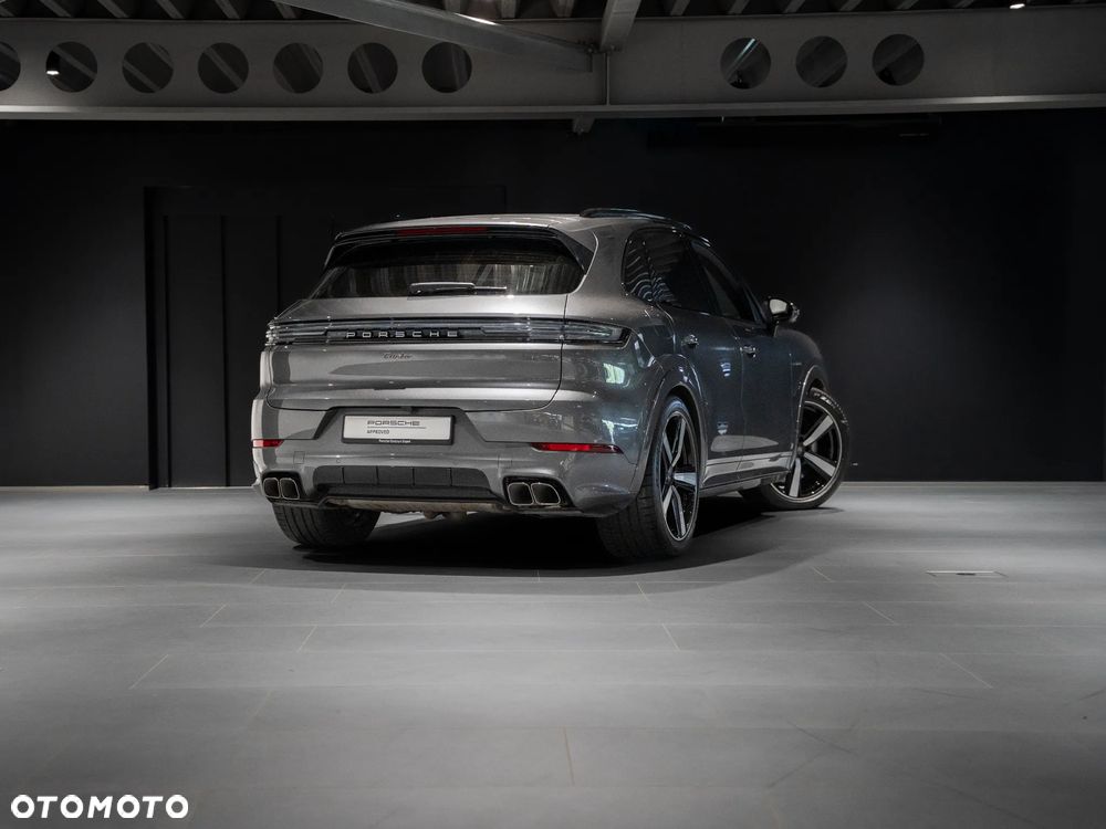 Porsche Cayenne Turbo E-Hybrid PHEV - 5