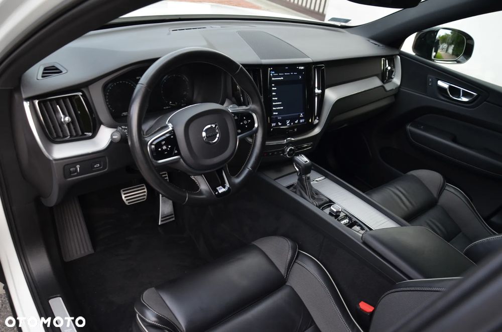 Volvo XC 60 D4 R-Design - 16
