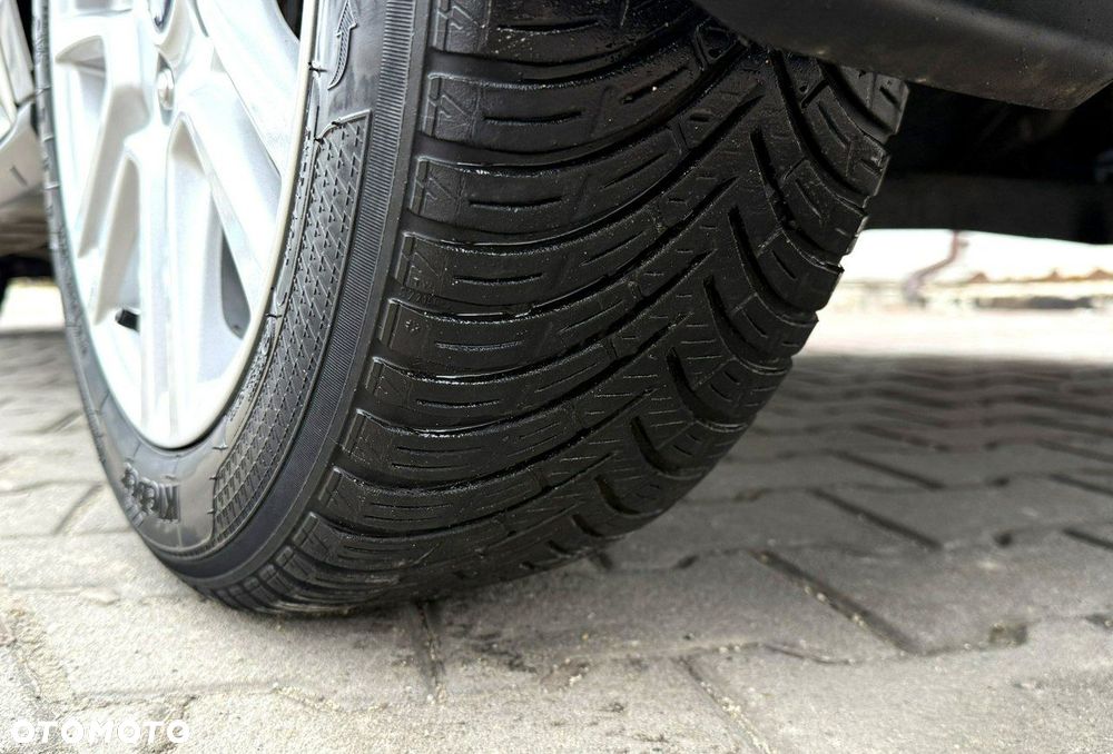 Ford Tourneo Courier 1.0 EcoBoost S&S Titanium - 14