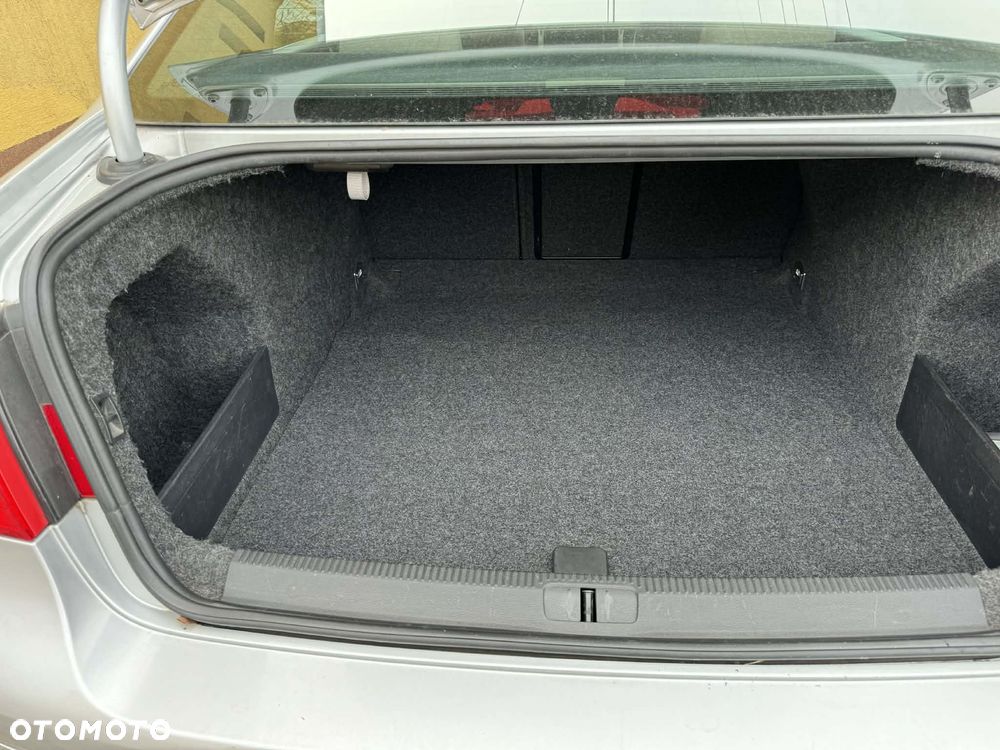 Volkswagen Passat 1.6 Exclusive - 11