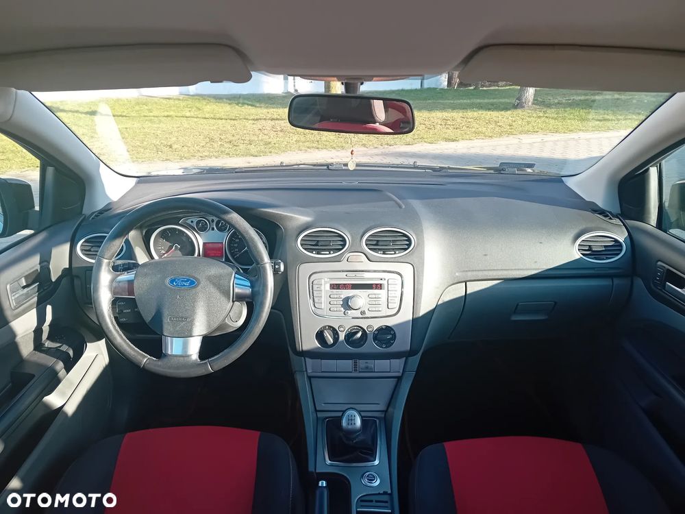 Ford Focus 1.6 Ti-VCT Style+ - 10