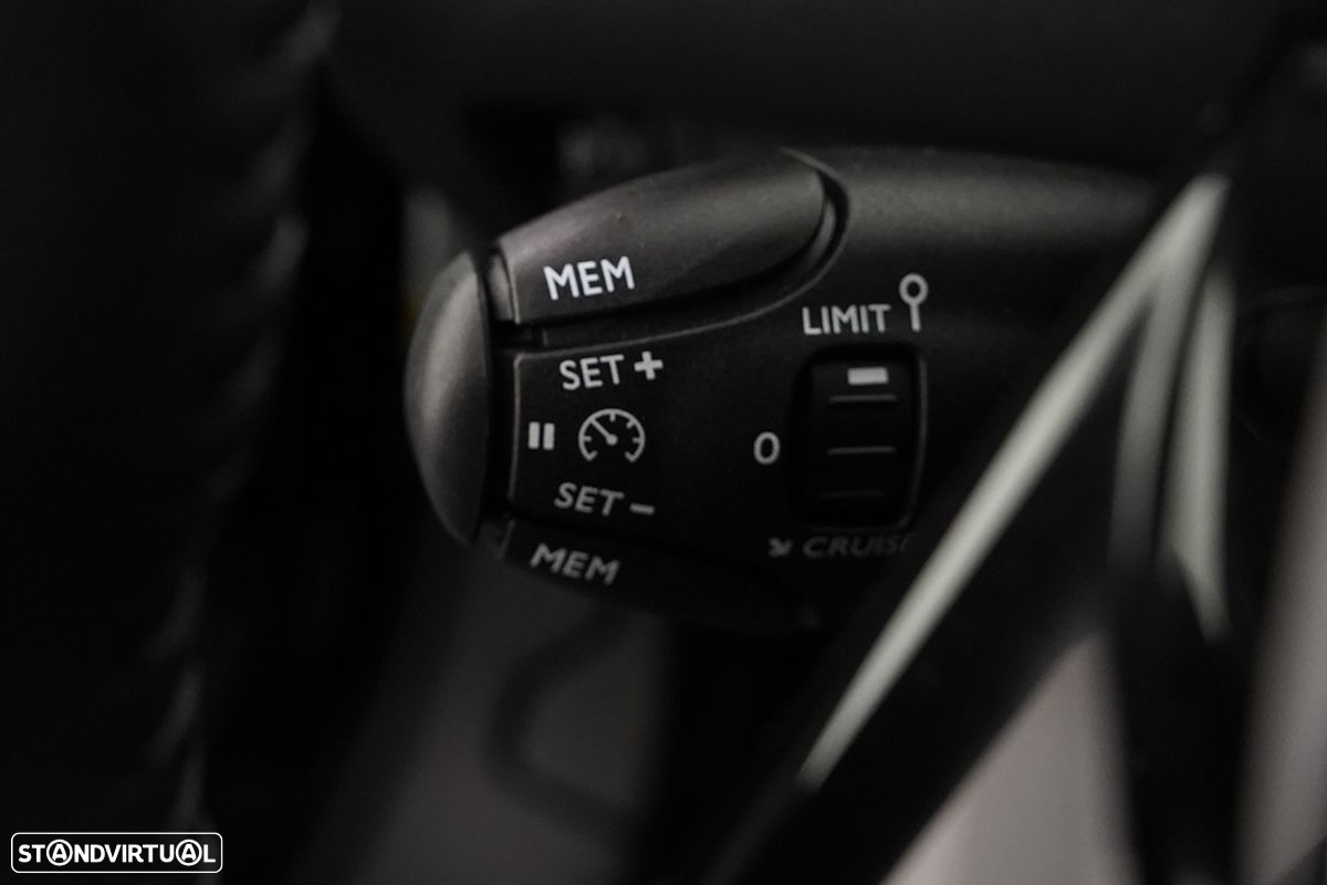 Peugeot e-2008 54 kWh Active - 18