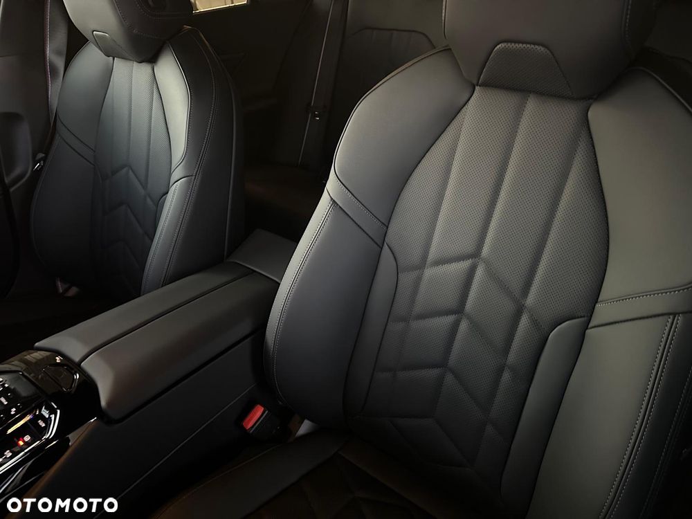 BMW Seria 5 540d xDrive mHEV - 19