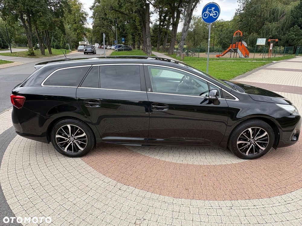 Toyota Avensis Touring Sports 1.8 Team Deutschland - 9