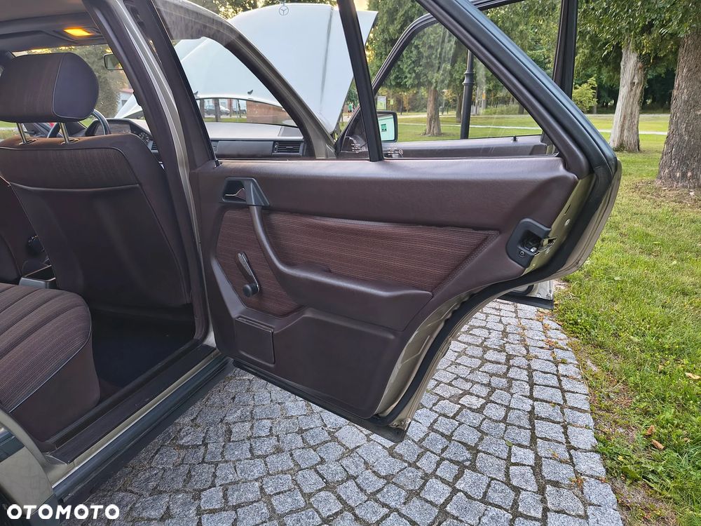 Mercedes-Benz W124 (1984-1993) - 22