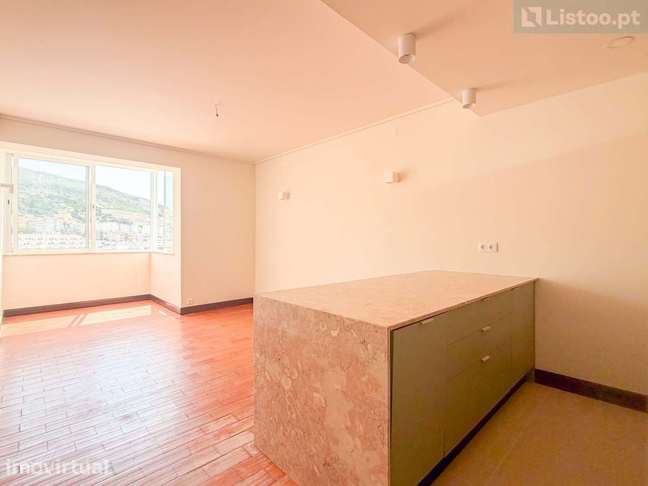 Apartamento T2 com Vista Mar a 350 Metros da Praia de Sesimbra - Grande imagem: 2/24