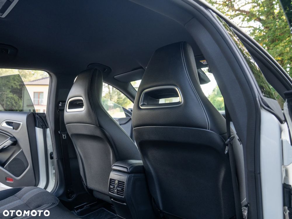 Mercedes-Benz CLA 250 4-Matic Urban - 31