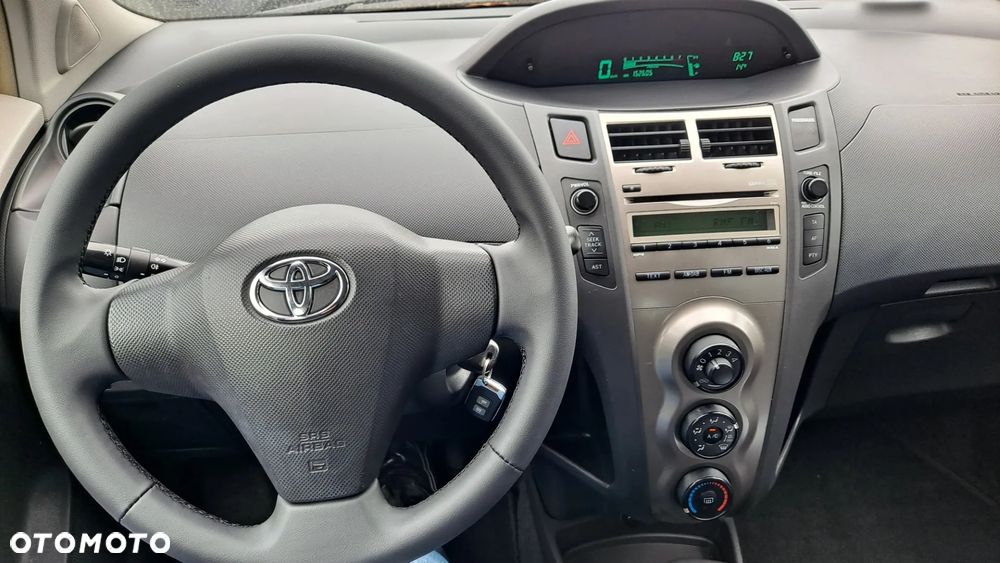 Toyota Yaris 1.0 VVT-i - 12