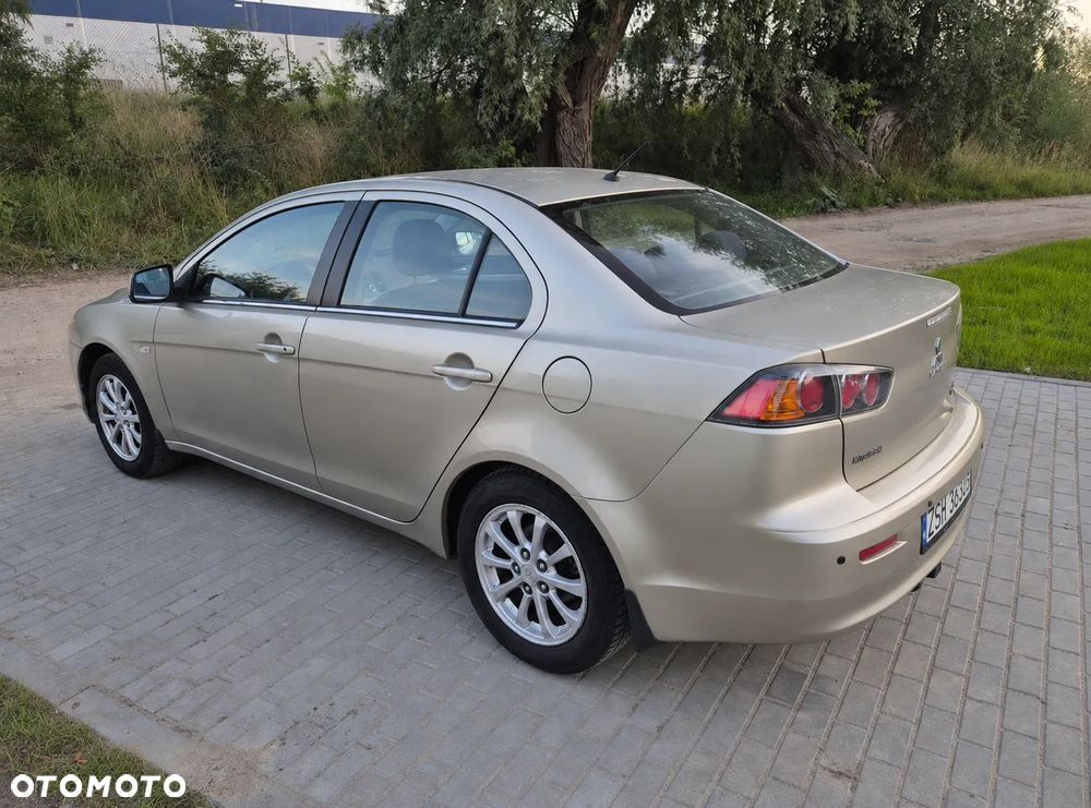 Mitsubishi Lancer 1.6 Invite - 2