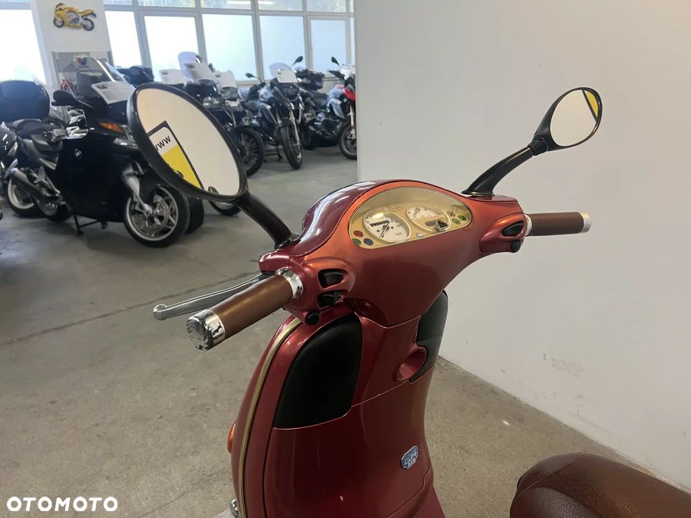 Piaggio Vespa - 22