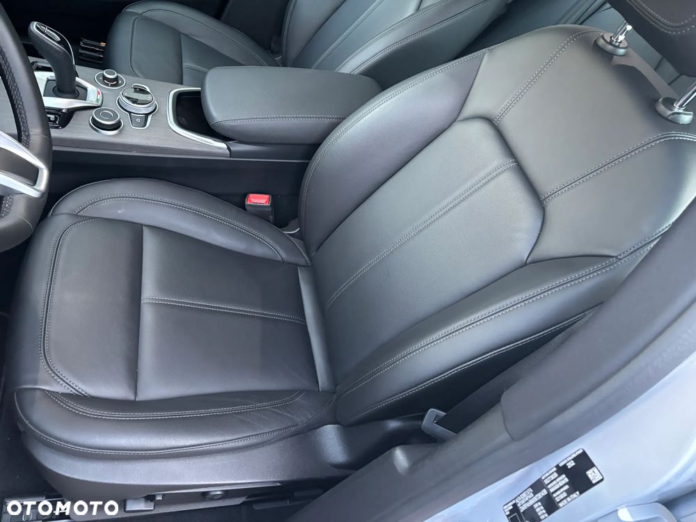 Alfa Romeo Stelvio 2.0 Turbo 16V AT8-Q4 Ti - 11