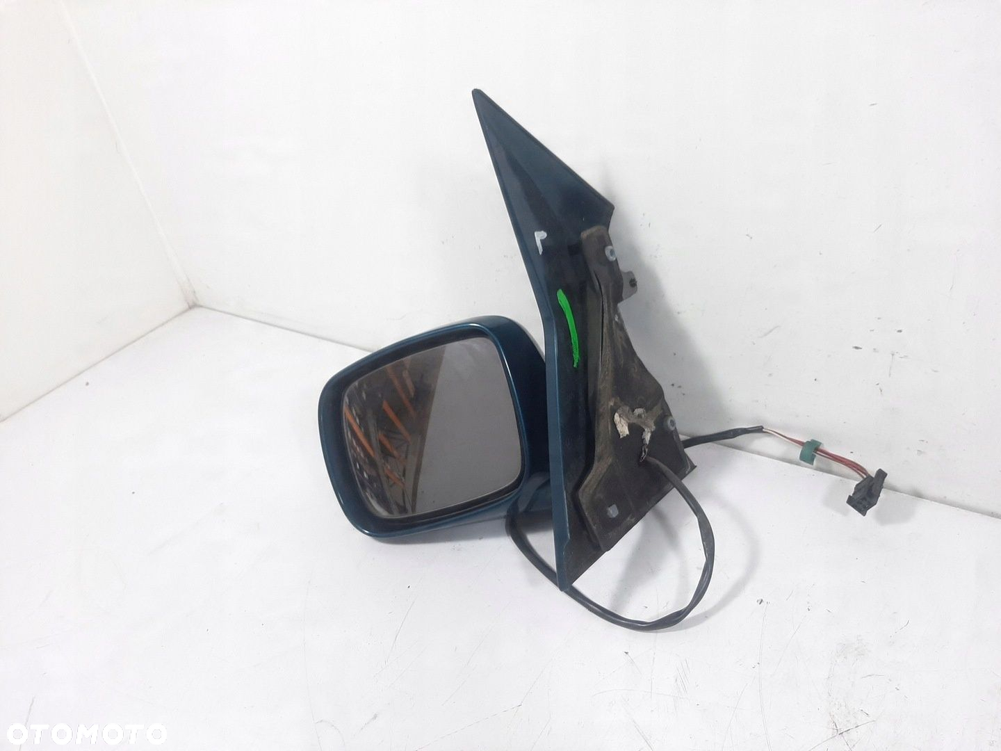 MERCEDES W638 V-KLASA 2.8 12V 98R LUSTERKO LEWE KOD 5560 5PIN 6388103116 - 2