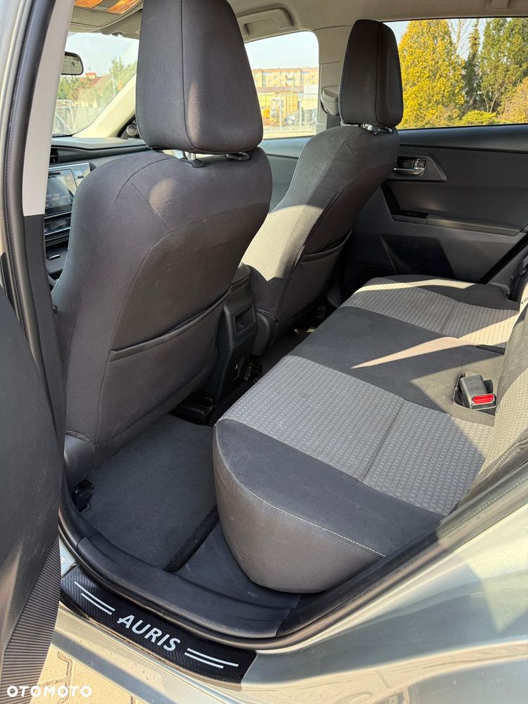 Toyota Auris 1.6 Selection - 11