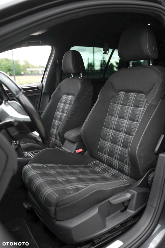 Volkswagen Golf - 16