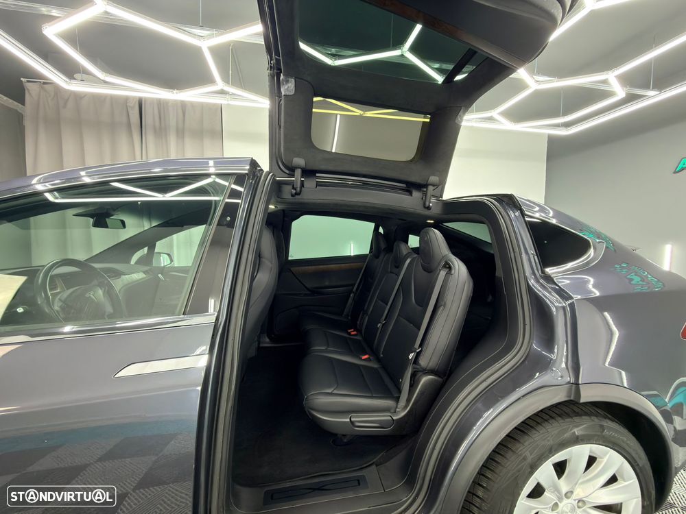 Tesla Model X 100D - 11