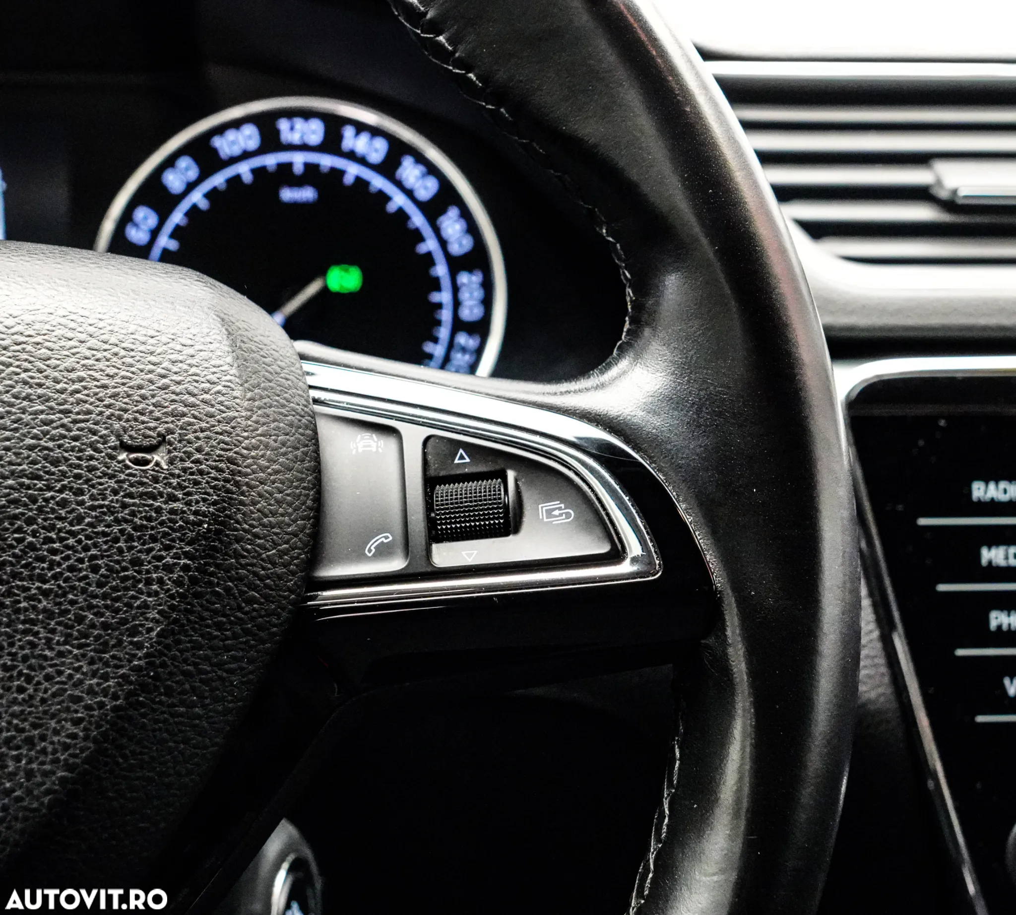 Skoda Superb 1.6 TDI DSG Ambition - 27