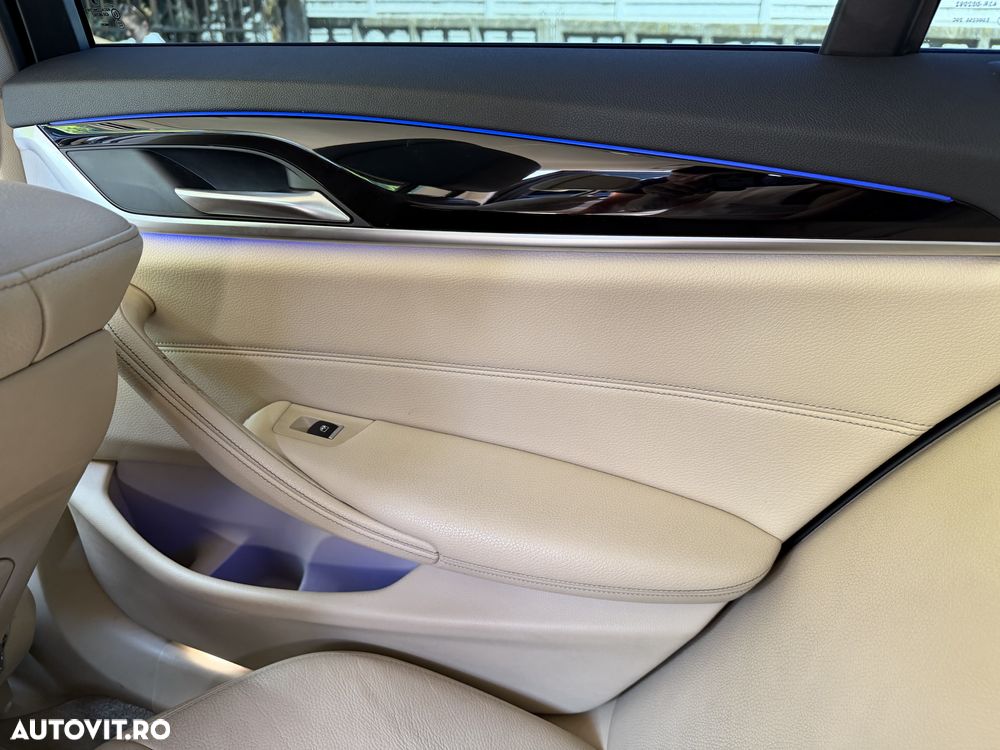 BMW Seria 5 530i AT MHEV - 36