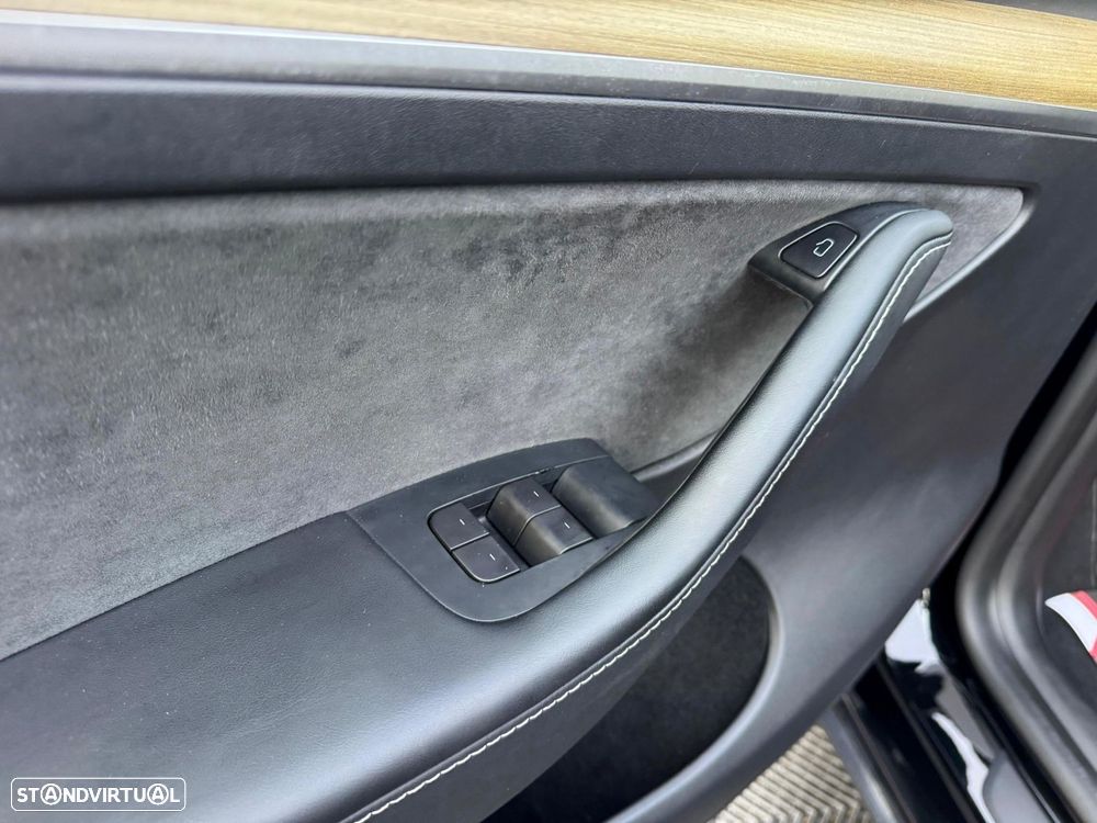 Tesla Model Y Standard - 12