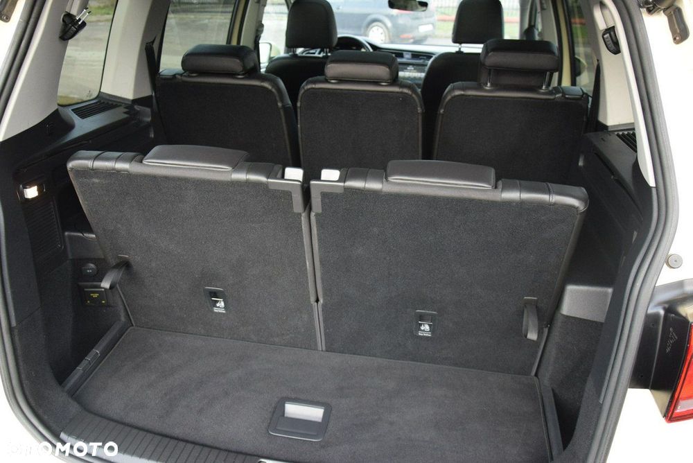 Volkswagen Touran - 20